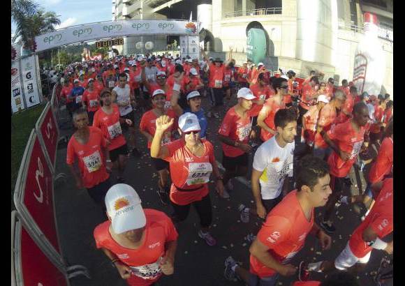Esteban Jaramillo y Sebastián Salazar - Más de 10 mil competidores se dieron cita en esta histórica cita deportiva que se corría en las modalidades de 5, 10, 21 y 42 kilómetros.