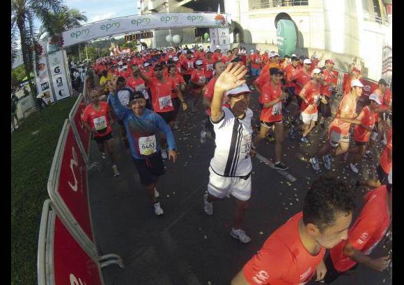 Esteban Jaramillo y Sebastián Salazar - Más de 10 mil competidores se dieron cita en esta histórica cita deportiva que se corría en las modalidades de 5, 10, 21 y 42 kilómetros.
