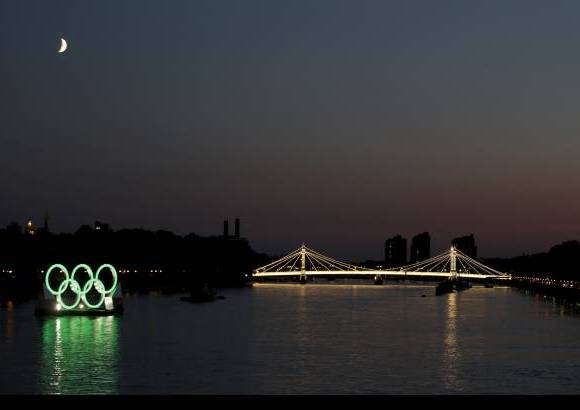 AP - Impresionante imagen de Londres al caer el sol.