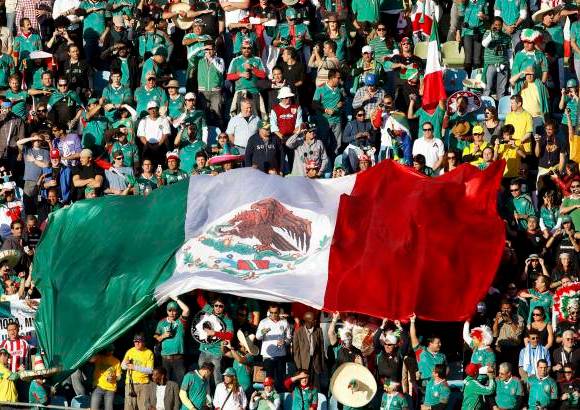Reuters - Muchos hinchas mexicanos acompa&#241;an a su selecci&#243;n en territorio sudafricano.