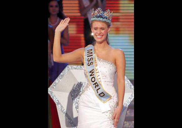 AP - Alexandria Mills se convirti&#243; en la Miss Mundo n&#250;mero 60.