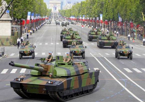 AP - Bajo un cielo nublado, la pompa para celebrar el comienzo de la Revolución Francesa en 1789 comenzó con gaitas, galas de equitación y varias versiones del himno nacional, la Marsellesa.