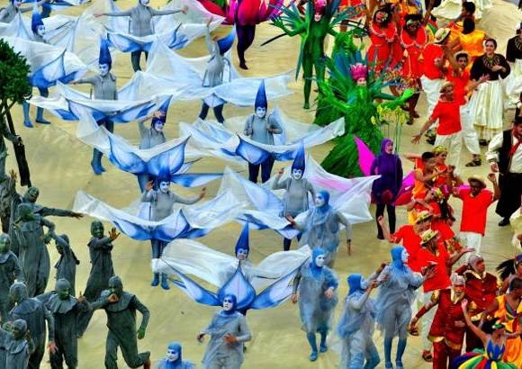 FOTO JUAN ANTONIO S&#193;NCHEZ, Enviado especial Brasil - En una tarde soleada y a ritmo de samba, multitudes de brasile&#241;os vestidos con los colores verde y amarillo llegaron al estadio Itaquearo para vivir la inauguraci&#243;n.
