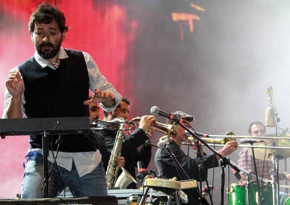 R&#243;binson S&#225;enz - Noche de m&#250;sica, ritmo y poes&#237;a.