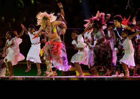 AP - Waka Waka es el himno oficial del Mundial y Shakira tambi&#233;n lo interpret&#243; en un concierto el 10 de junio en Soweto, en la v&#237;spera del comienzo del torneo.