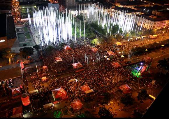 Manuel Saldarriaga - La inauguraci&#243;n de la Feria de las Flores se cumpli&#243; en el Parque de la Luz, en la calle San Juan.