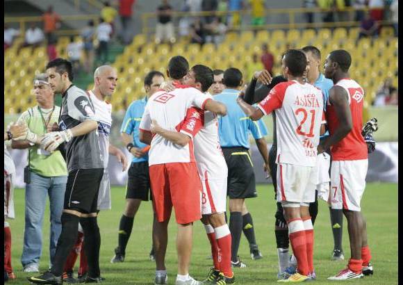 Colprensa - Real Cartagena cay&#243; 1-2 ante el Santa Fe en el Jaime Mor&#243;n.