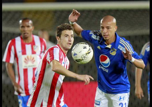 Colprensa - Los acostumbrados himnos de Bogot&#225; y Madrid no sonaron como es costumbre en El Camp&#237;n y en el Vicente Calder&#243;n, respectivamente. No se trataba del encuentro entre dos ciudades, el choque entre Millonarios y Atl&#233;tico de Madrid era el reencuentro de dos naciones que bien se conocen.