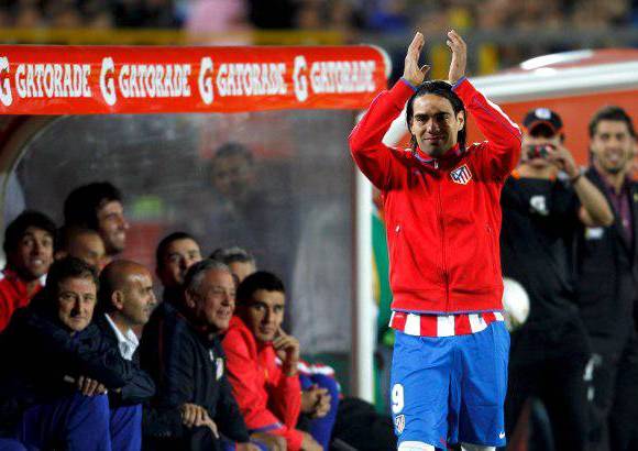 Reuters - Atl&#233;tico de Madrid, con un golazo de Radamel Falcao Garc&#237;a, super&#243; a Millonarios 1-2 en duelo amistoso en el estadio El Camp&#237;n.