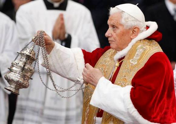 Reuters - El Obispo de Roma afirm&#243; que Mar&#237;a, concebida sin pecado original est&#225; unida a la victoria de Cristo sobre el pecado y la muerte, que toda su vida terrenal fue una victoria sobre la muerte y que por ello, la Virgen es un &quot;himno a la vida, la criatura en la que se realiz&#243; la palabra de Cristo, he venido para que tengan vida y en abundancia&#39;&quot;.