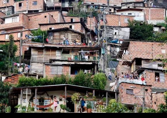 Jaime Pérez - Una persona del barrio, dice que lo que desencadenó el problema fue que integrantes del combo de Juan XXIII incendiaron unas viviendas en el sector La Quiebra y La Luz del Mundo.