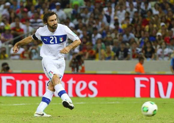 AP - El cansancio marcaba el bonito duelo de fuerzas. Se levant&#243; Italia por momentos. A bal&#243;n parado. Con Pirlo como perfecto ejecutor.