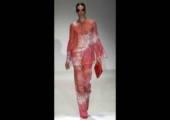 Foto Reuters - La compa&#241;&#237;a de art&#237;culos de lujo Gucci present&#243; su nueva colecci&#243;n, en la Semana de la Moda de Mil&#225;n, Italia. Una propuesta con colores fuertes, vibrantes y energ&#233;ticos.
