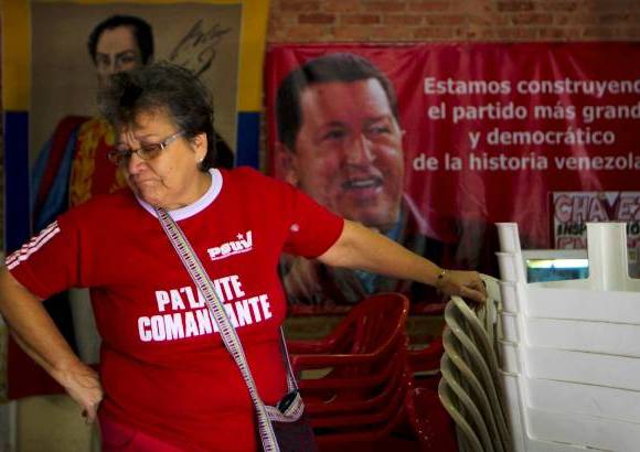 reuters - Los seguidores del presidente de Venezuela, Hugo Chávez, esperan que el Jefe de Estado se recupere del cáncer que padece y por el cual se encuentra en La Habana, Cuba. Caracas está inundada de mensajes de apoyo al líder del país bolivariano.