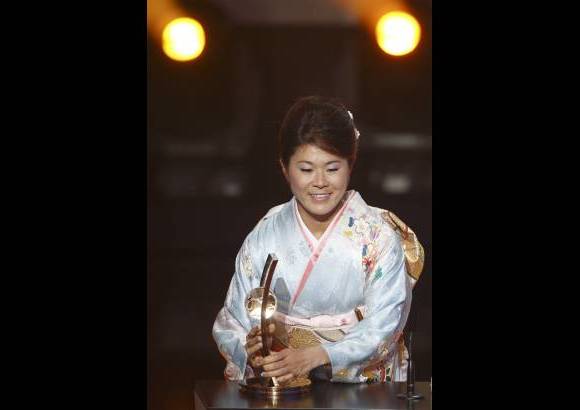Reuters - La capitana de la selecci&#243;n japonesa y Bota de Oro del pasado Mundial de Alemania, Homare Sawa, fue elegida como la Jugadora Mundial de la Fifa.