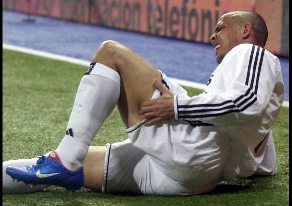 AP - Sus transferencias al Barcelona (por 19,5 millones de dólares) y al Inter Milán (27,9 millones de dólares) en ese entonces fueron fichajes por montos récord. El Real Madrid pagó 43 millones de euros (58,26 millones de dólares) por él en agosto de 2002.
