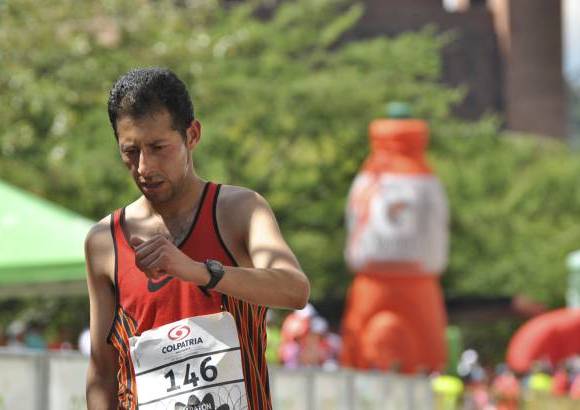 Esteban Jaramillo y Sebasti&#225;n Salazar - M&#225;s de 10 mil competidores se dieron cita en esta hist&#243;rica cita deportiva que se corr&#237;a en las modalidades de 5, 10, 21 y 42 kil&#243;metros.