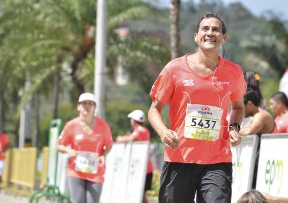 Esteban Jaramillo y Sebasti&#225;n Salazar - M&#225;s de 10 mil competidores se dieron cita en esta hist&#243;rica cita deportiva que se corr&#237;a en las modalidades de 5, 10, 21 y 42 kil&#243;metros.