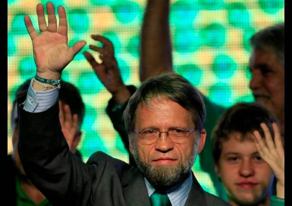 Reuters - Mockus se medirá Santos en la segunda vuelta, el próximo 20 de julio.