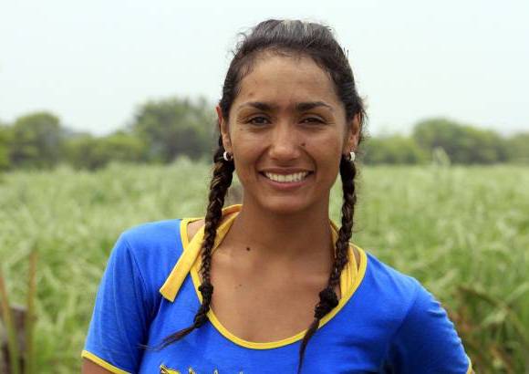 Cortes&#237;a Canal Caracol - ADRIANA VARGAS MU&#209;OZ: Oriunda de Neiva, trabaja con su madre en un almac&#233;n familiar de calzado. Publicista de profesi&#243;n y triatlonista por pasi&#243;n. Se considera ordenada, tolerante y muy disciplinada.