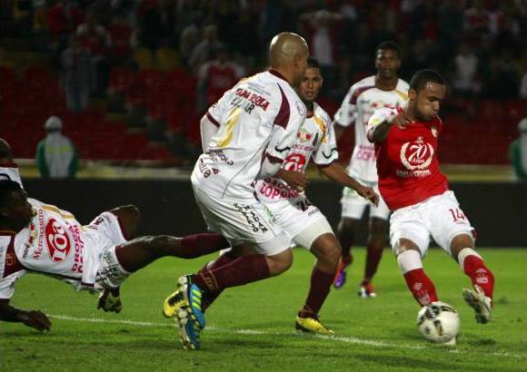 Colprensa - Santa Fe goleó al Tolima en El Campín 3-0.