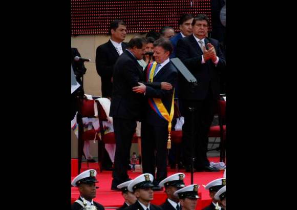 AP - El presidente Santos fue quien tom&#243; el juramento al vicepresidente Angelino Garz&#243;n.