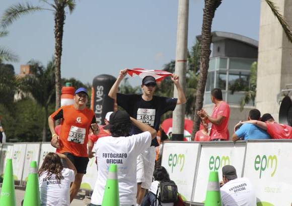 Esteban Jaramillo y Sebastián Salazar - Más de 10 mil competidores se dieron cita en esta histórica cita deportiva que se corría en las modalidades de 5, 10, 21 y 42 kilómetros.