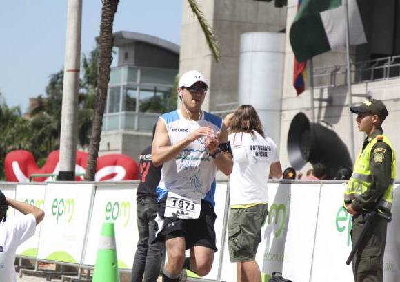 Esteban Jaramillo y Sebastián Salazar - Más de 10 mil competidores se dieron cita en esta histórica cita deportiva que se corría en las modalidades de 5, 10, 21 y 42 kilómetros.