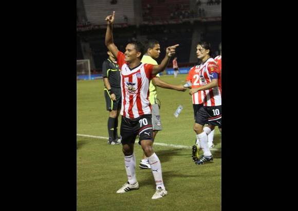 Colprensa - Junior gole&#243; 4-0 a Quind&#237;o en el Metropolitano. Carlos Bacca marc&#243; un tanto.