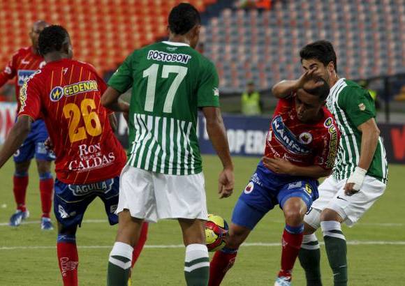 HENRY AGUDELO - Los que s&#237; cumplieron fueron de blanco, en un gesto de repudio a los hechos de violencia que han ocurrido alrededor del f&#250;tbol en los &#250;ltimos meses.