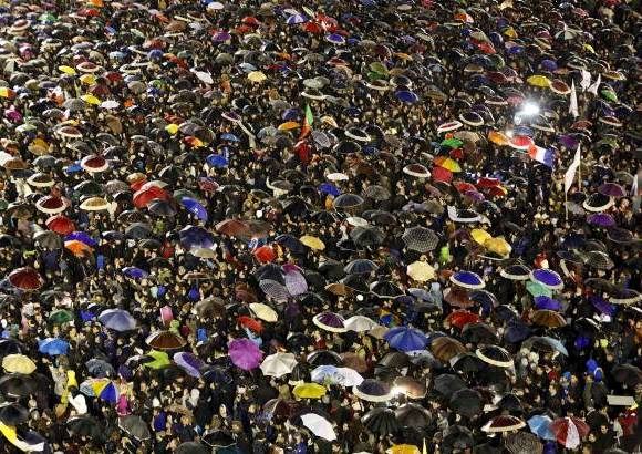 - Decenas de personas caminaron por las calles en Argentina, hasta la Catedral Metropolitana de Buenos Aires.