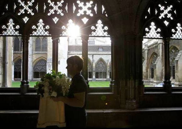 Reuters - Tambi&#233;n se tendr&#225;n azaleas, el s&#237;mbolo chino de la feminidad.