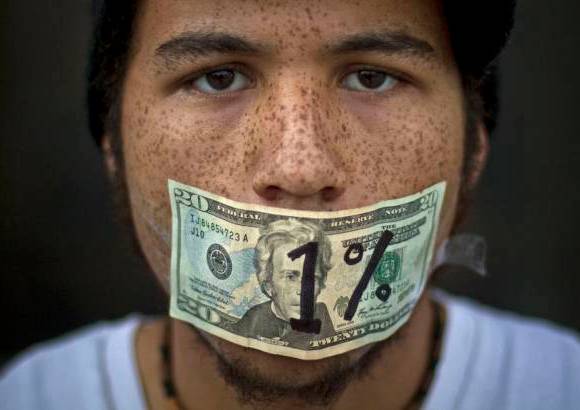 Reuters - En el 2011 miles de jóvenes protestaron contra el dominio de bancos y el sistema financiero.