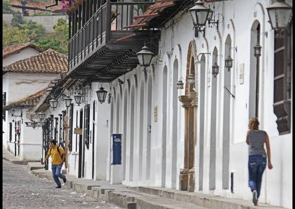 Juan Fernando Cano - Además del casco colonial, en el centro del municipio, a sus alrededores, ha dado paso a la modernidad con construcciones comerciales, edificios y restaurantes.