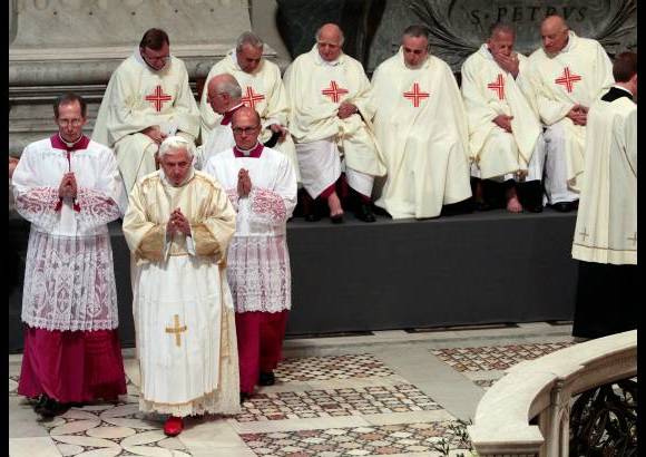 AP - El papa Benedicto XVI tambi&#233;n elogi&#243; c&#225;lidamente a su predecesor Juan Pablo II en su serm&#243;n de Jueves Santo, d&#237;as antes de su beatificaci&#243;n prevista para el primero de mayo.