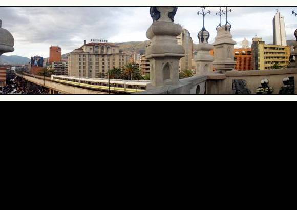 Henry Agudelo - En el centro de Medellín se mezcla la historia en los espacios arquitectónicos. Desde el metro, pasando por el Hotel Nutibara o el Palacio de la Cultura, antigua Gobernación de Antioquia.