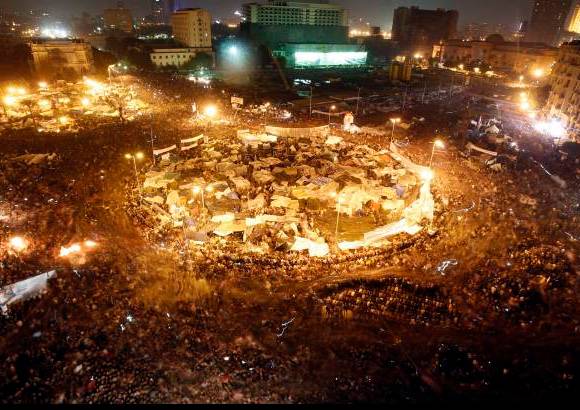 Reuters - Miles de manifestantes celebraron el la plaza Tahrir, de El Cairo, tras el anuncio del presidente egipcio, Hosni Mubarak de renunciar al poder.