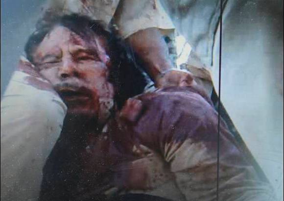 Reuters - Muamar el Gadafi murió el 20 de octubre. Fue asesinado por los rebeldes que combatieron durante ocho meses para derrocarlo, tras varias décadas de dictadura.