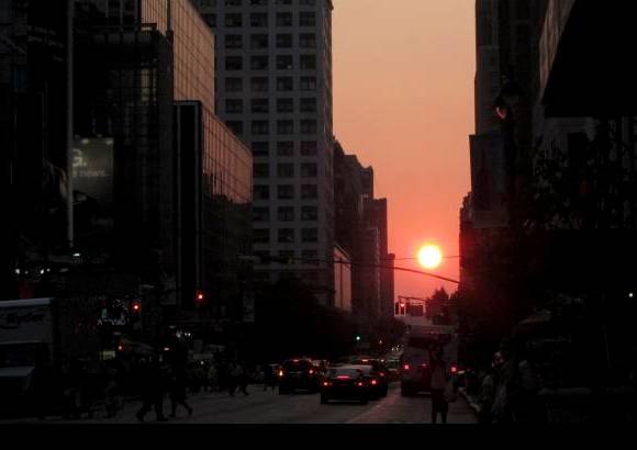 Reuters - Los meteor&#243;logos dijeron que se sinti&#243; a&#250;n m&#225;s calor debido a la humedad.
