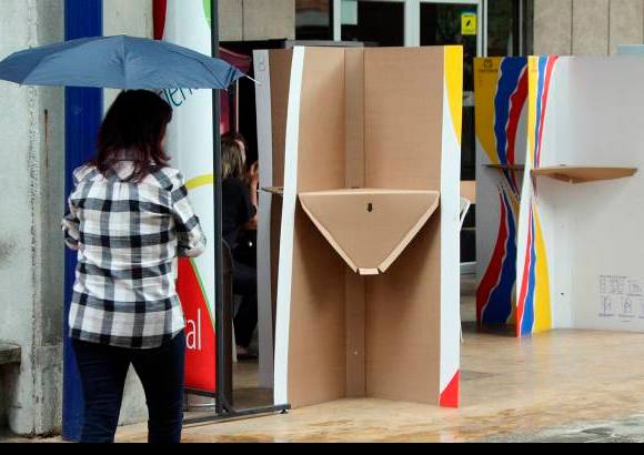 Róbinson Sáenz - La lluvia se convirtió este domingo en uno de los principales factores que desanimaron a los colombianos a salir a votar.