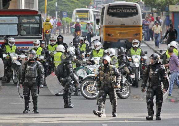 Esteban Vanegas - Las afectaciones en v&#237;a se registraron en C&#250;cuta con Caracas y la carrera Bol&#237;var entre Ayacucho y Bombon&#225;.