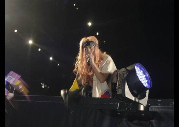 Cortes&#237;a Laura Beatriz Castro - Lady Gaga luci&#243; en cada canci&#243;n un vestuario diferente. Se destacaron las prendas futuristas y las de grandes firmas de dise&#241;o.