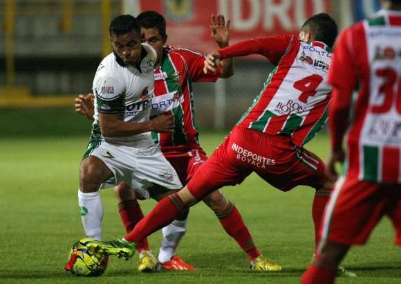 COLPRENSA - Un solitario gol de golpe de cabeza del defensa cucuteño Daniel Briceño le dio el triunfo (1-0) a los aseguradores que se metieron al grupo de los ocho.