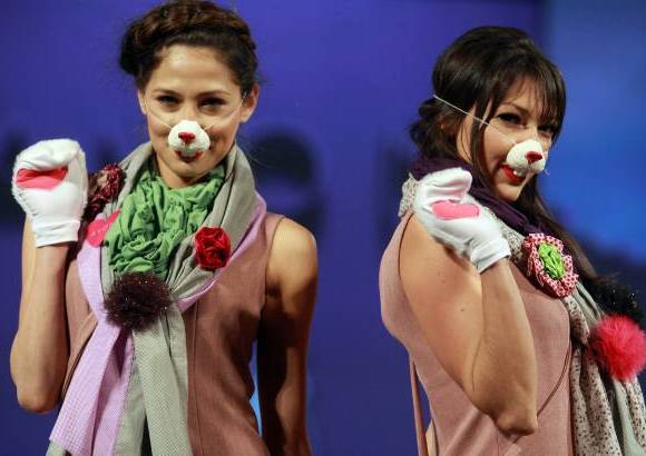 Colprensa-Raúl Palacios - La pasarela tiene como propósito hacer un llamado a las mujeres por el autocuidado y la prevención del cáncer.