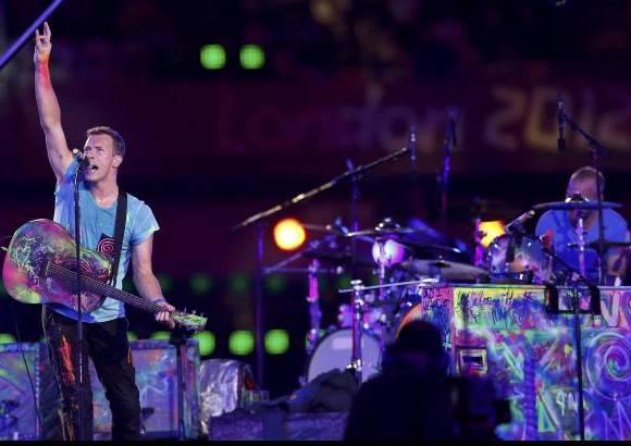 Reuters - Con el estadio Olímpico nuevamente lleno a rebosar, el plato fuerte de la velada fue Coldplay, que se puso a los espectadores en el bolsillo con canciones como Yellow, Paradise, Speed of Sound o Viva la Vida, en compañía de Mat Fraser, un baterista con malformaciones en los brazos.