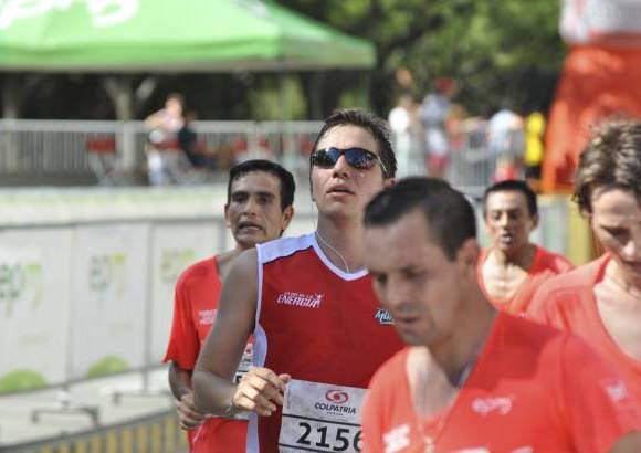 Esteban Jaramillo y Sebasti&#225;n Salazar - M&#225;s de 10 mil competidores se dieron cita en esta hist&#243;rica cita deportiva que se corr&#237;a en las modalidades de 5, 10, 21 y 42 kil&#243;metros.