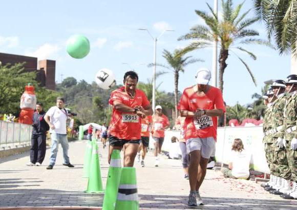 Esteban Jaramillo y Sebasti&#225;n Salazar - M&#225;s de 10 mil competidores se dieron cita en esta hist&#243;rica cita deportiva que se corr&#237;a en las modalidades de 5, 10, 21 y 42 kil&#243;metros.
