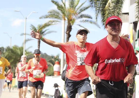 Esteban Jaramillo y Sebasti&#225;n Salazar - M&#225;s de 10 mil competidores se dieron cita en esta hist&#243;rica cita deportiva que se corr&#237;a en las modalidades de 5, 10, 21 y 42 kil&#243;metros.