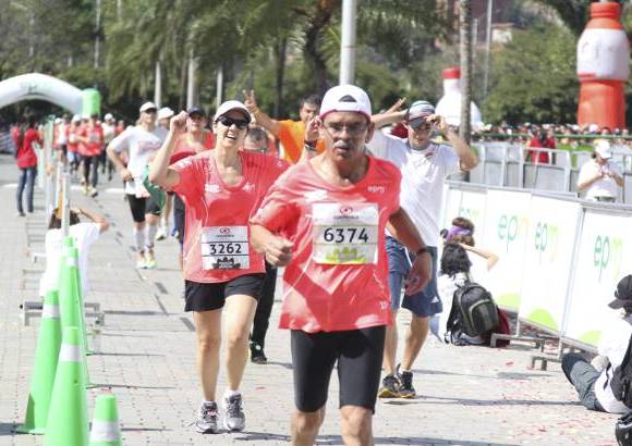 Esteban Jaramillo y Sebasti&#225;n Salazar - M&#225;s de 10 mil competidores se dieron cita en esta hist&#243;rica cita deportiva que se corr&#237;a en las modalidades de 5, 10, 21 y 42 kil&#243;metros.