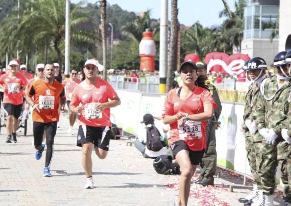 Esteban Jaramillo y Sebasti&#225;n Salazar - M&#225;s de 10 mil competidores se dieron cita en esta hist&#243;rica cita deportiva que se corr&#237;a en las modalidades de 5, 10, 21 y 42 kil&#243;metros.